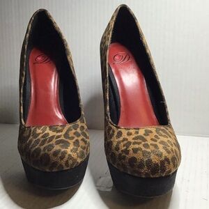 Deb 7 or 7 1/2 Leopard Print Platform Heels